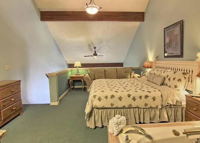 210 Pointes North Inn