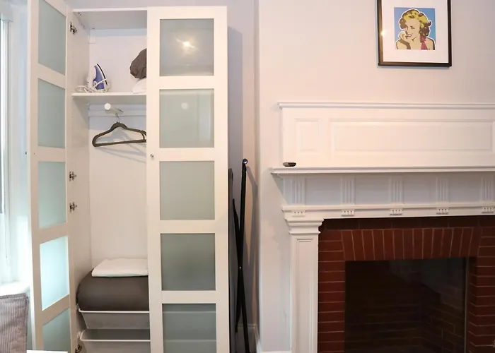 Large Studio W/ Queen And Sofa Bed..#38
