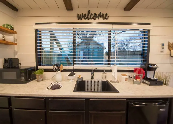 Stillwater House Elegant Tiny Container Home Near Magnolia