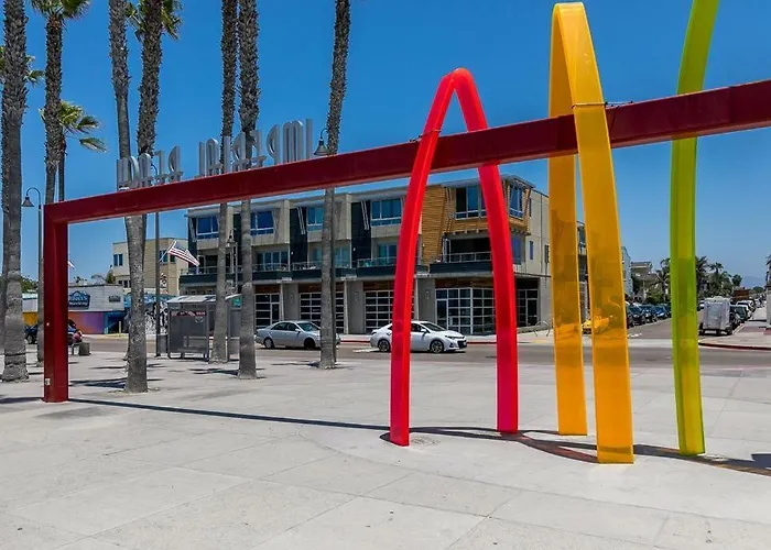 Ocean View 3 Bedrooms Condo, Just Steps From The Park, Pier & Water!