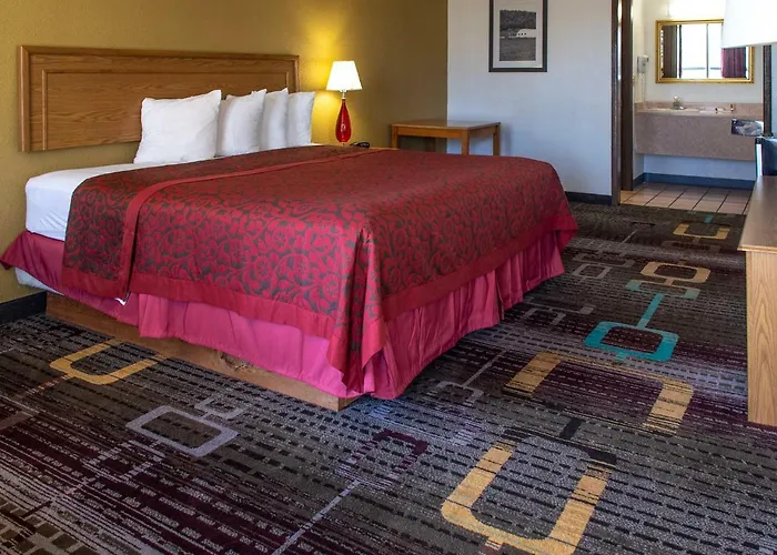 Days Inn By Wyndham Clinton Ok