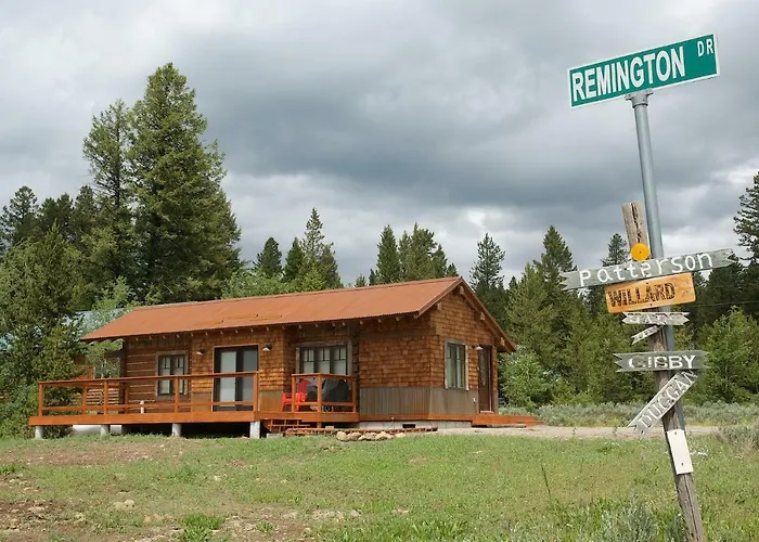 True Grit Rustic Retreat: Pet-Friendly Adventure Cabin