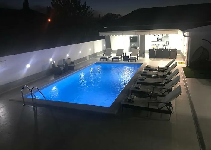 Villa Mare - With Heated Pool