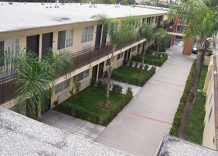 American Inn & Suites