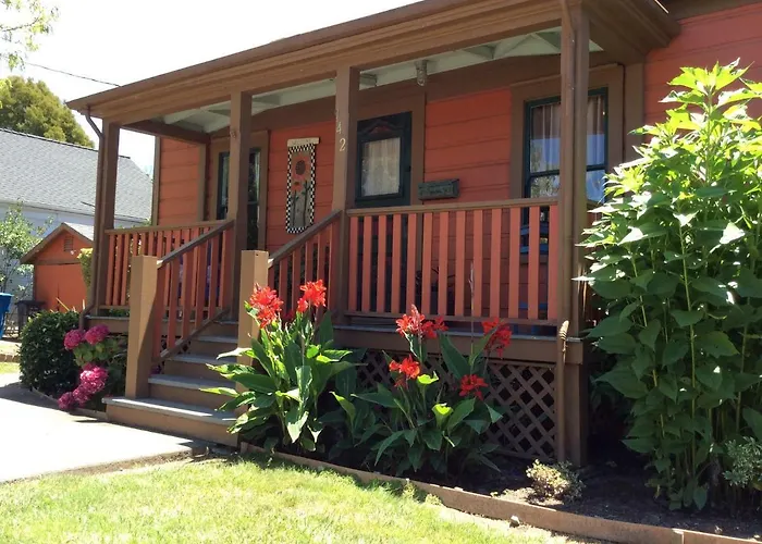 Historic Santa Rosa Cottage