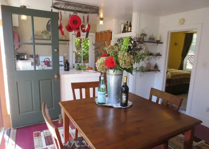 Historic Santa Rosa Cottage