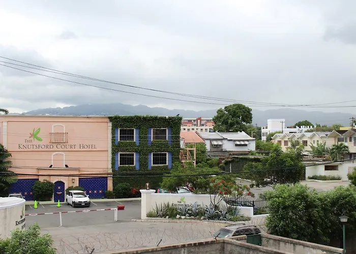 Cityscape At Chelsea Manor / New Kingston Studio!