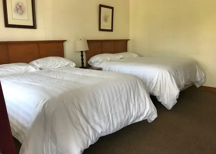 Hopewell Rocks Motel & Country Inn