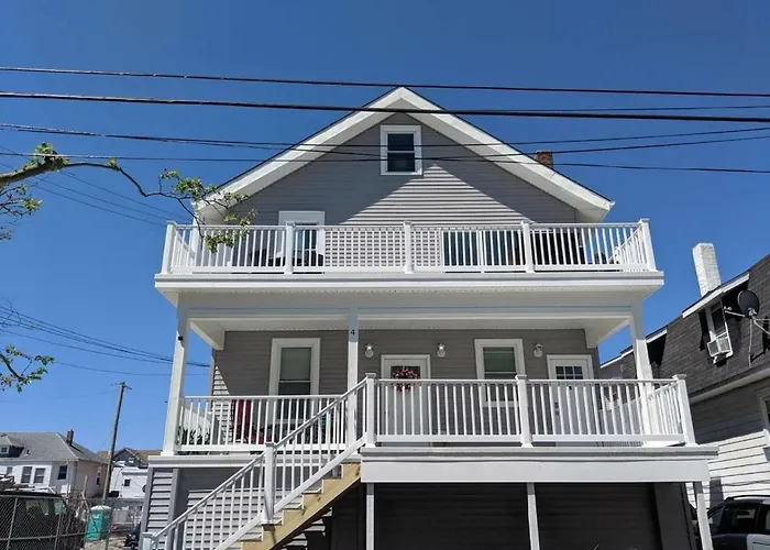 Lux 3 Bd - Perfect & Parking & Massive Patio
