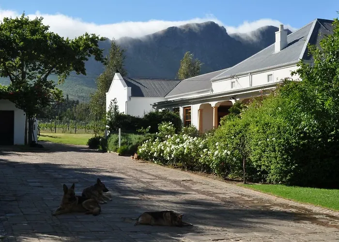 Bo La Motte Farm Cottages
