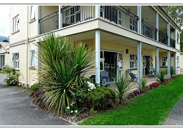 Lantern Court Motel