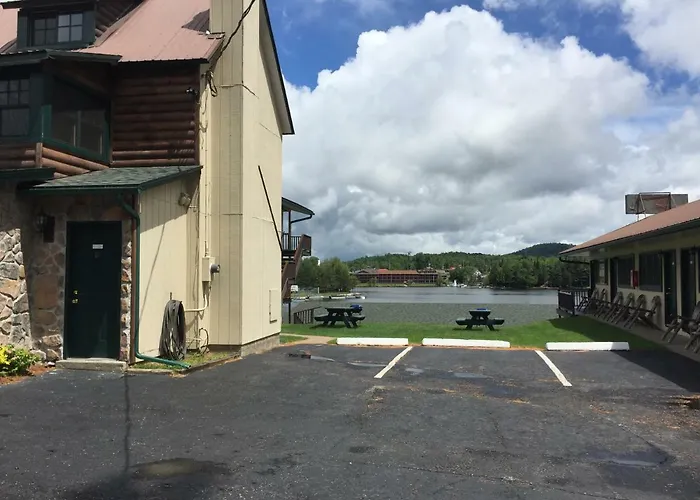 Pine Knoll Hotel Lakeside Lodge & Cabin