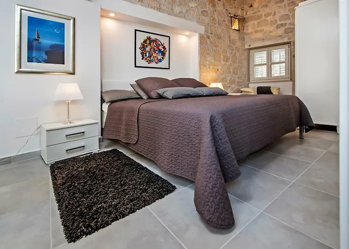 Seaview House Rosali