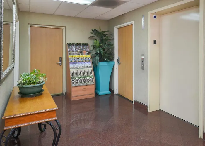H3 Inn & Suites - Lax Airport - Los Angeles