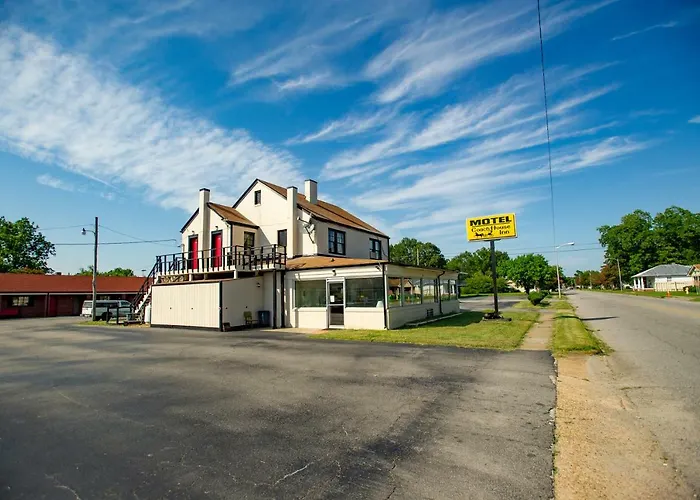 Coach House Inn