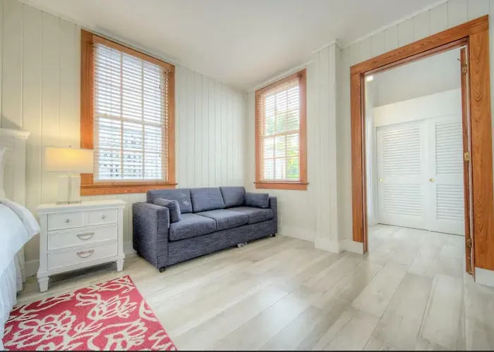 The Bartlum-Luxurious Studio