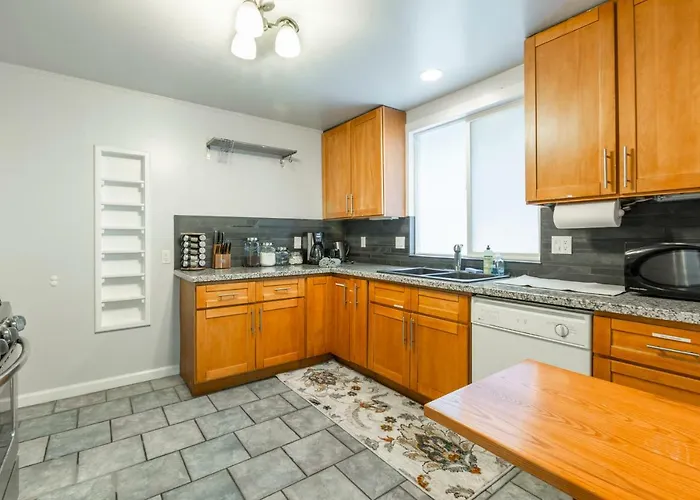 @ Marbella Lane 5Br House In Downtown Redwood City