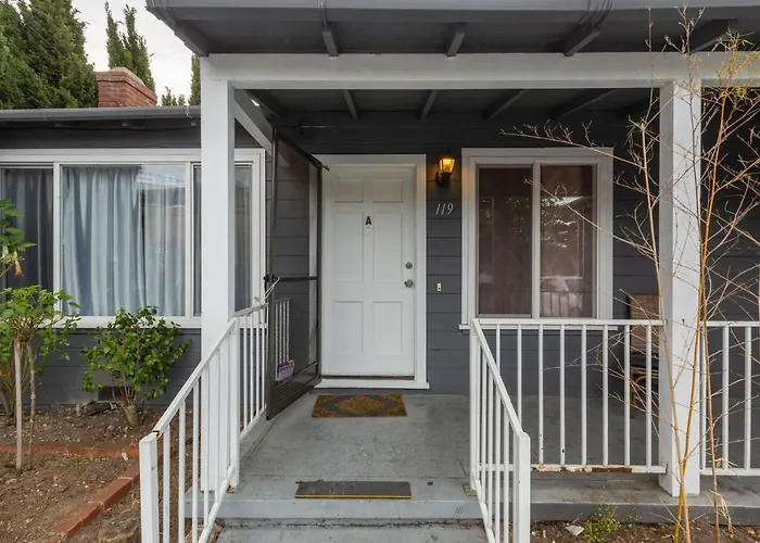 @ Marbella Lane 5Br House In Downtown Redwood City