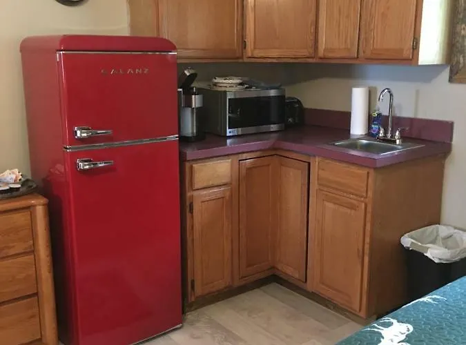Warrensburg Inn & Suites - 6 Mi To Lake George