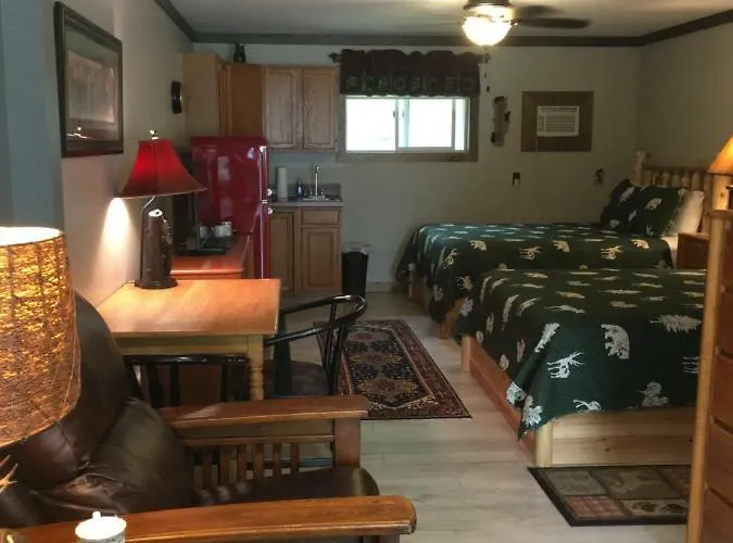 Warrensburg Inn & Suites - 6 Mi To Lake George