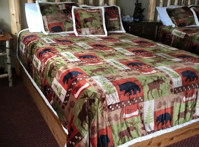 Warrensburg Inn & Suites - 6 Mi To Lake George
