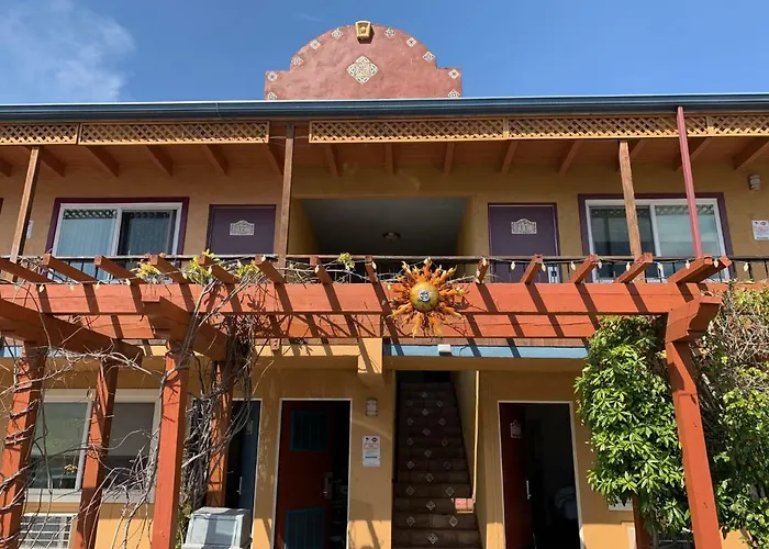 Sandyland Reef Inn