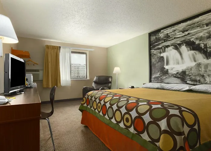 Super 8 By Wyndham Sioux Falls Near Convention Center