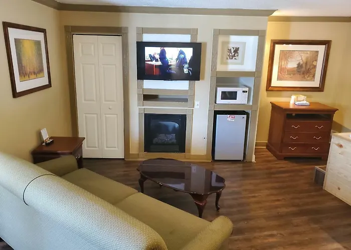 Colonial House Motel