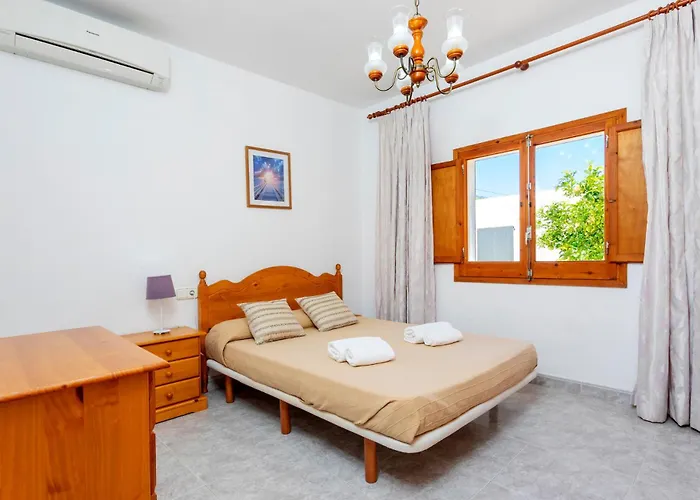 Villa In Playa D'En Bossa Sleeps 10