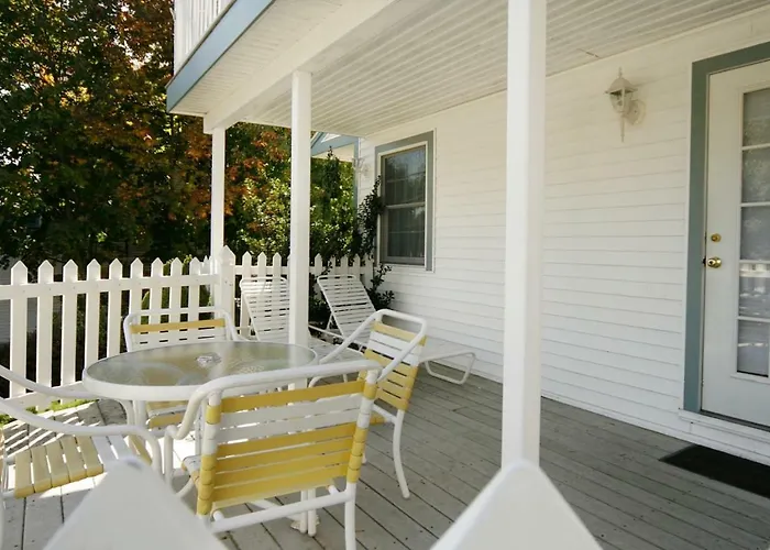 Studio East Motel