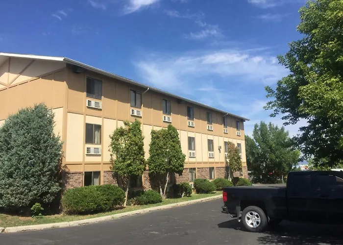 Super 8 By Wyndham Helena
