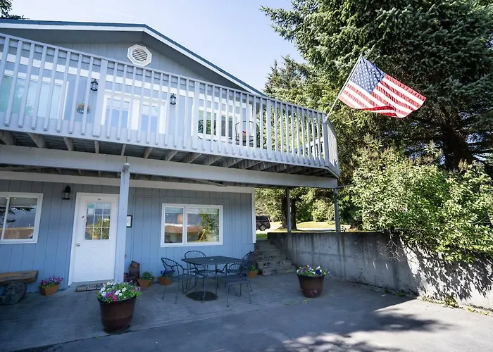 Bears Den Alaska Lodging