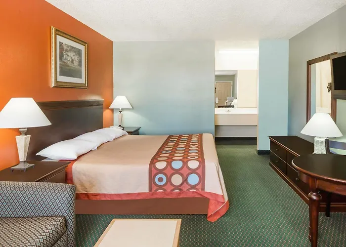 Super 8 By Wyndham Kinder La