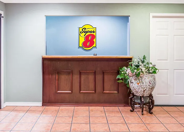 Super 8 By Wyndham Kinder La