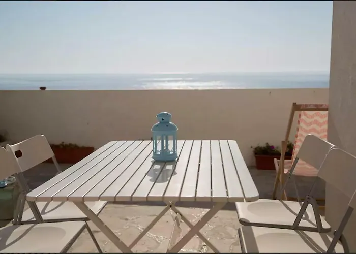 Seafront House Above The Beach M113