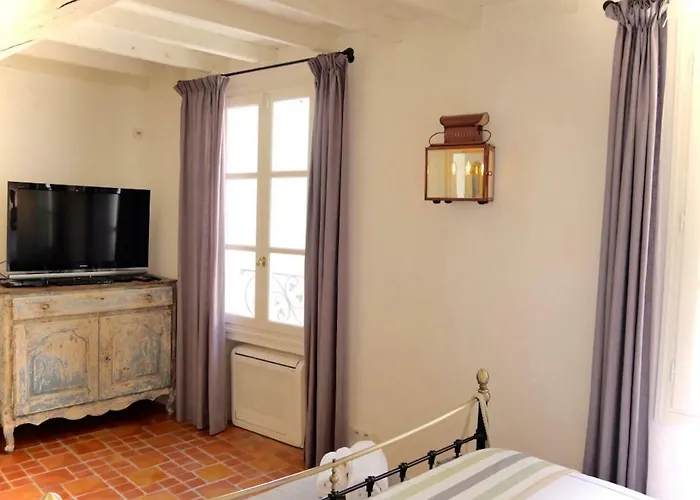 Maison De La Tour