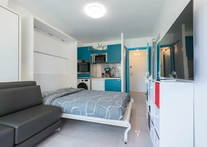 Beautiful Studio Near Sea
