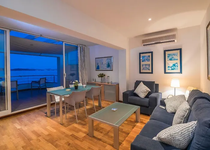 Beachfront Apartment Tanamar