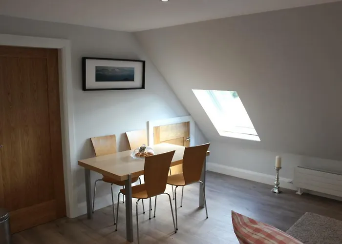 Lakeside Studio 2 Loft Apartment