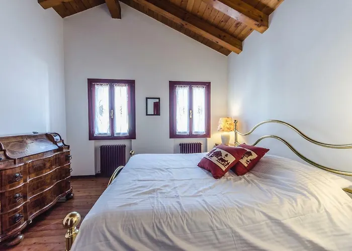 Novalesi Red House