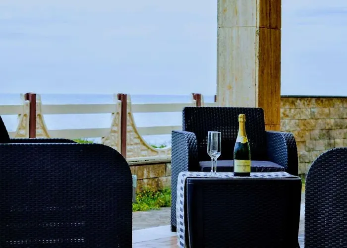 Seafront Apartment In Villa , Near Rome