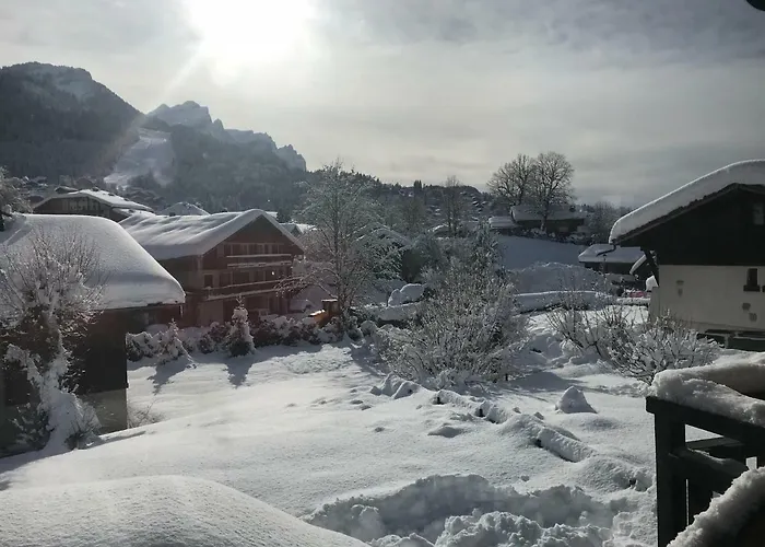 Chalet Lapiaz - 2 Chambres Plein Centre - Jardin, Wifi & Parking!