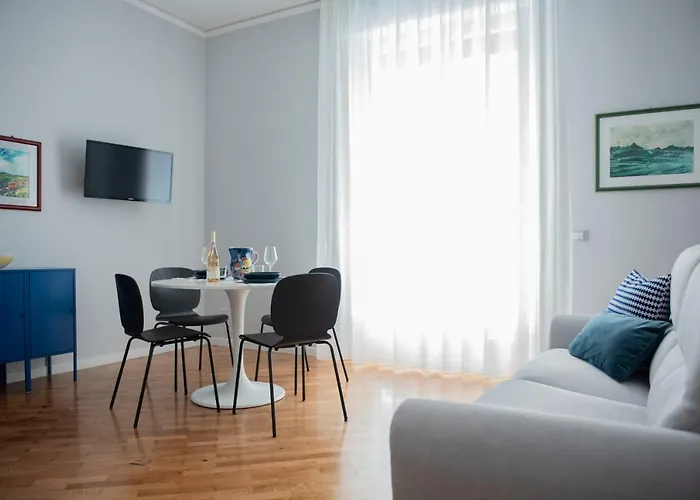 Laurus Apartments
