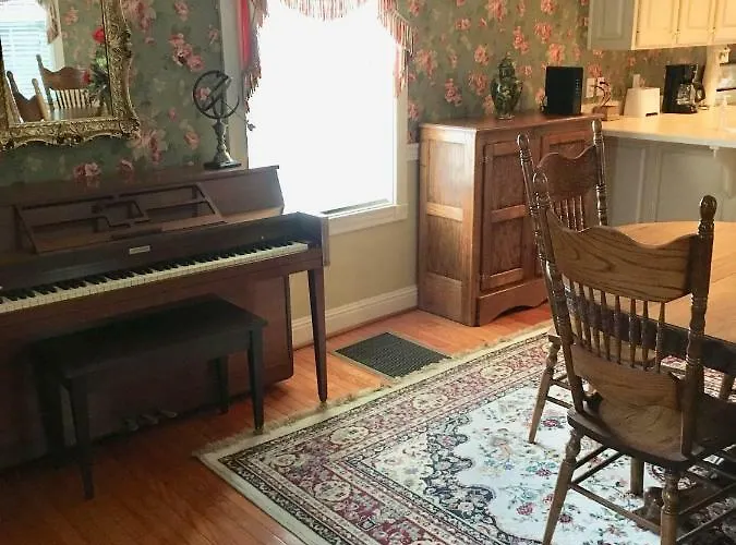 Downtown Abode In The Heart Of The Bourbon Trail