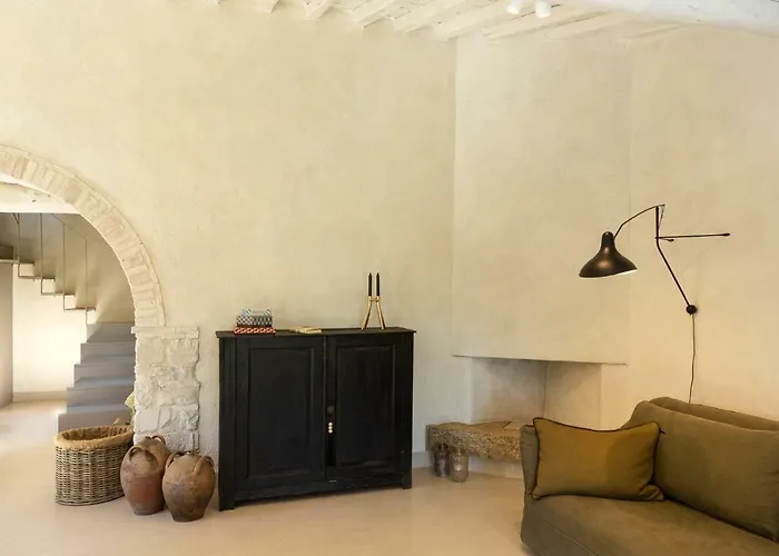 Luxury Serviced Cottage In A Historical Chianti Borgo