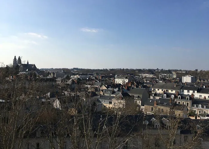 Les Beaux Jours, Tours