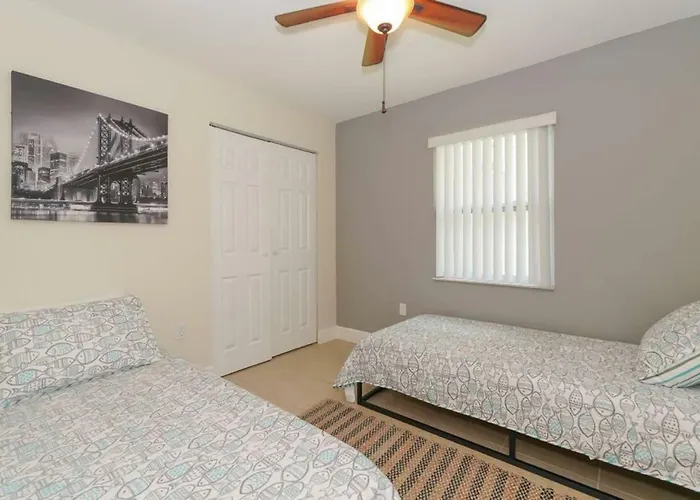 Lovely Cottage - Close To Siesta, Shops & Dining