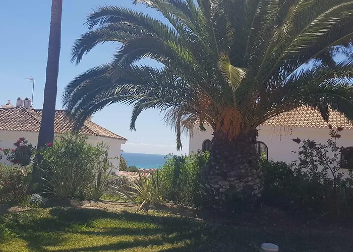 Duquesa Suites Golf And Gardens