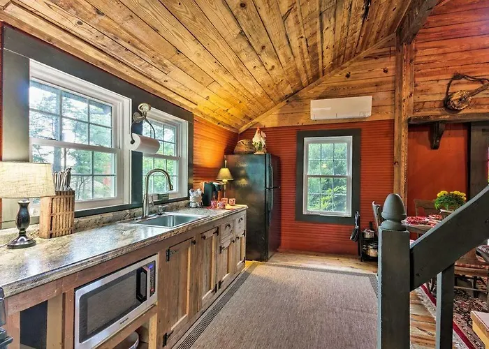 Historic Cabin With Fire Pit, Walk To Village