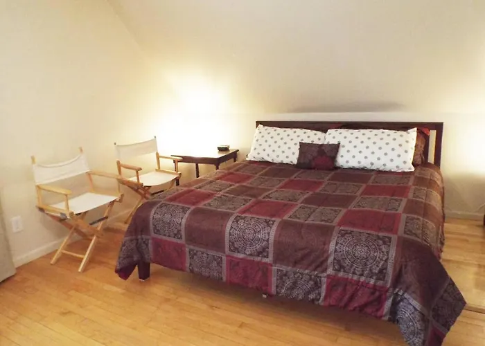 Comfortable 3 Bedroom Craftsman Bungalow In Milwaukee'S Bay View Neighborhood